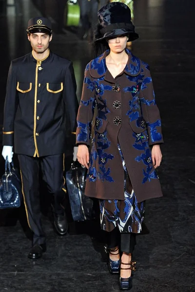 Look 17